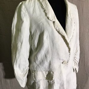 Beige lightweight loose fit linen blazer!